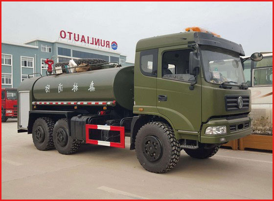 多功能灑水車_東風六驅沙漠越野灑水車4