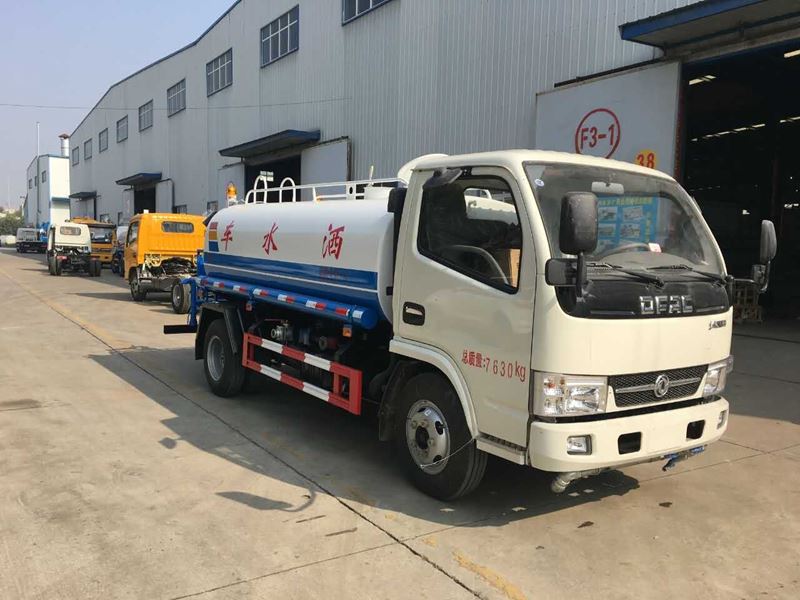 5噸(5方)東風(fēng)多利卡綠化灑水車圖片 5噸(5方)東風(fēng)多利卡綠化灑水車圖片
