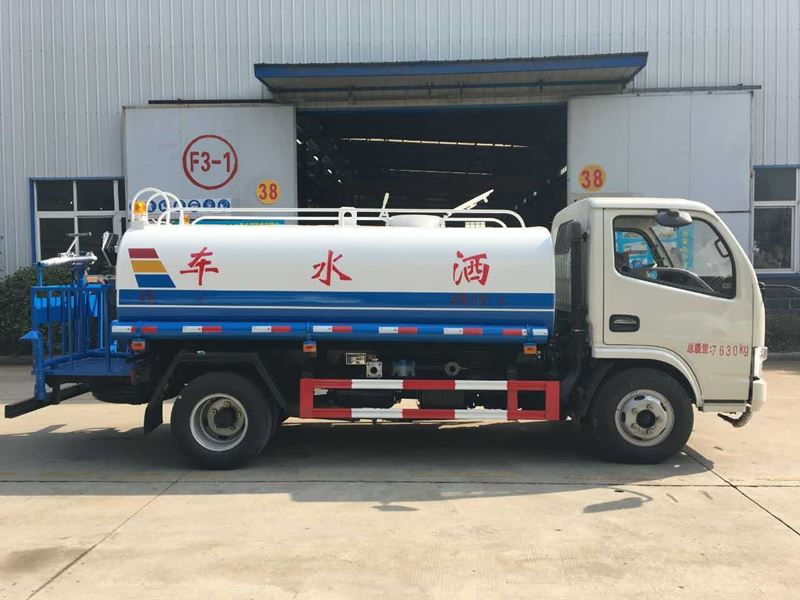 5噸(5方)東風(fēng)多利卡綠化灑水車圖片 5噸(5方)東風(fēng)多利卡綠化灑水車圖片
