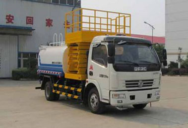 多功能灑水車——東風多利卡升降平臺灑水車