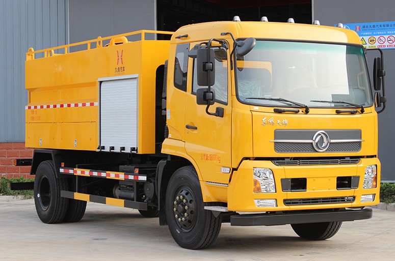 多功能灑水車——東風天錦清洗灑水車