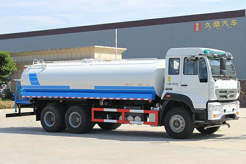 18噸重汽斯太爾后雙橋綠化灑水車廠家價格3