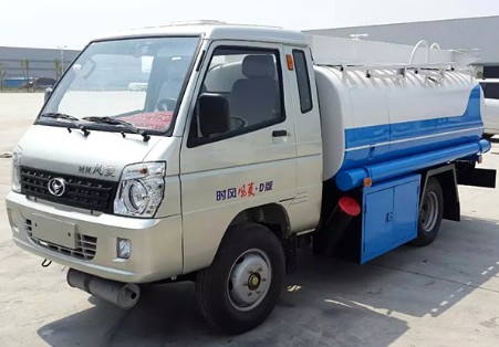 小型灑水車視頻_3噸時(shí)風(fēng)風(fēng)菱小型灑水車