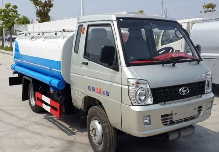 小型灑水車視頻_3噸時(shí)風(fēng)風(fēng)菱小型灑水車4