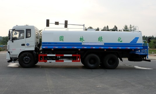 20噸灑水車報價表_東風專底后雙橋20噸綠化灑水車廠家價格