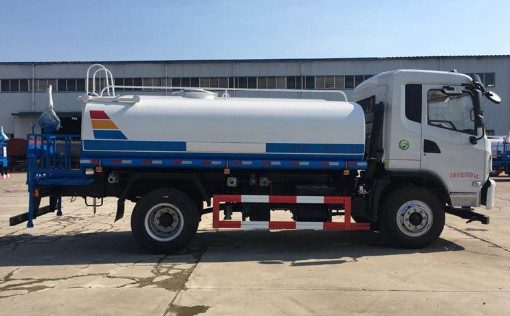 10噸灑水車報價_大運風度10-12噸綠化灑水車廠家價格3