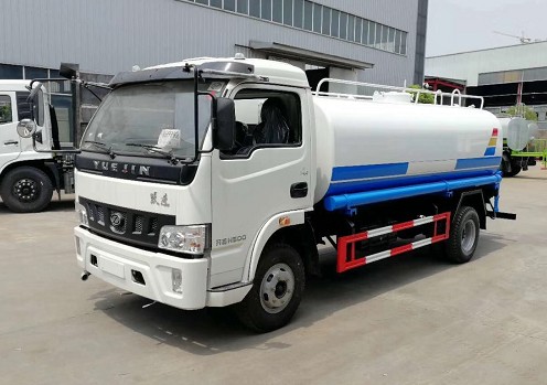 8噸灑水車多少錢一臺_躍進8噸綠化灑水車廠家價格