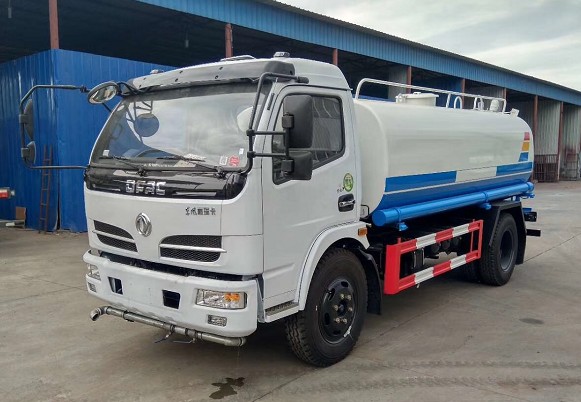 8方灑水車大概價格_福瑞卡8噸綠化灑水車廠家價格