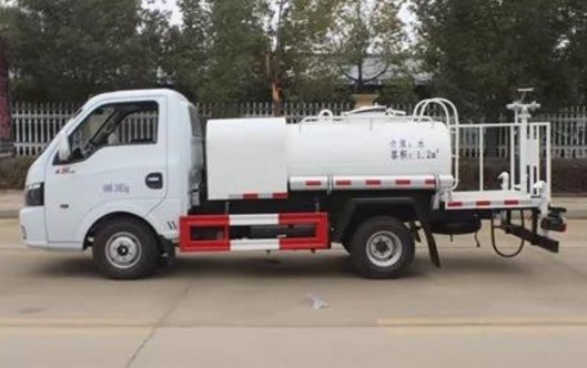 小型灑水車型號規格及功率_東風途逸2噸小型灑水車3