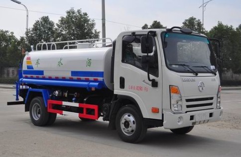 10方灑水車尺寸是多少_大運(yùn)奧普力10噸綠化灑水車廠家價(jià)格