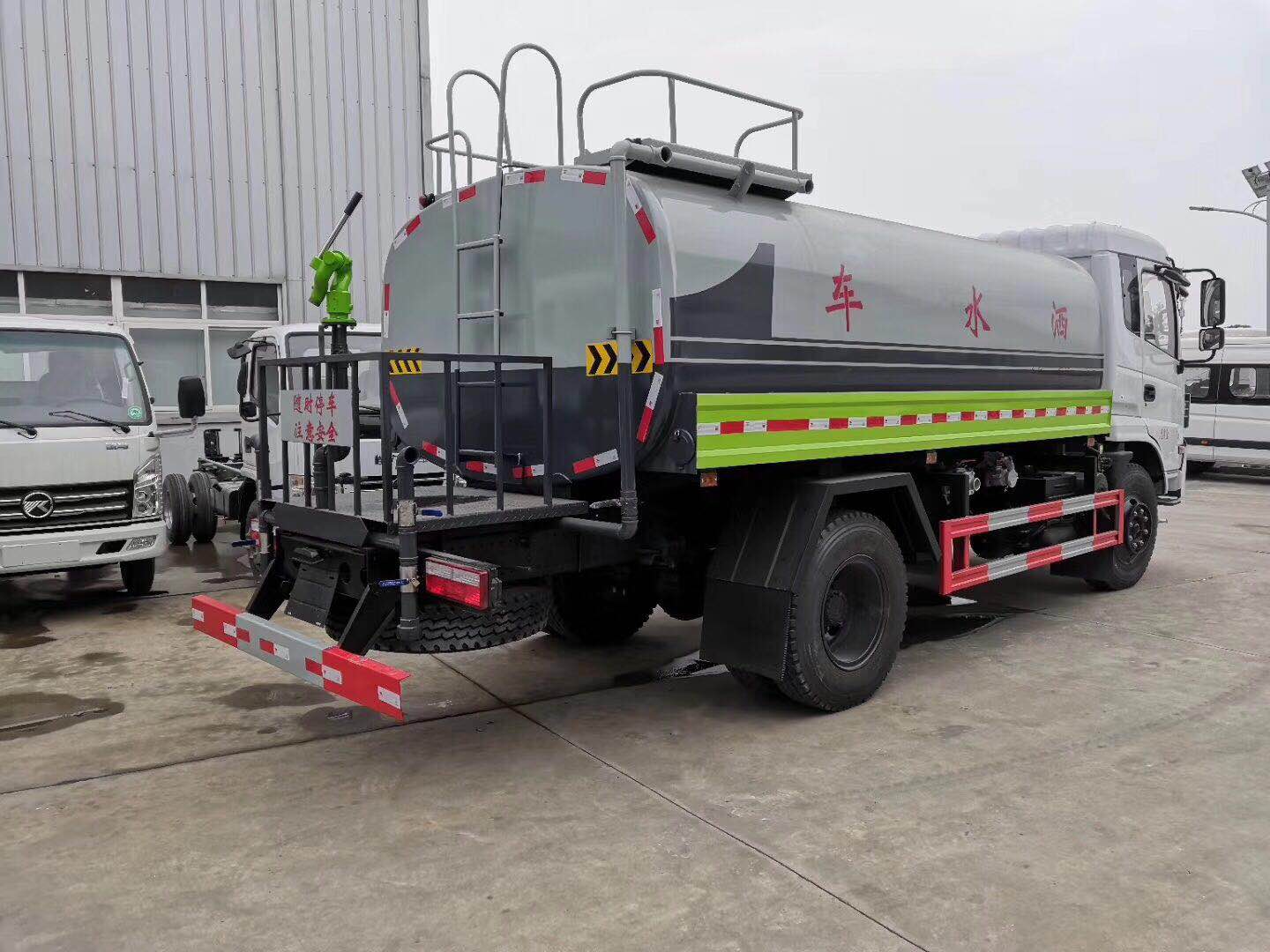 程力新款12噸灑水車圖片 程力新款12噸灑水車圖片