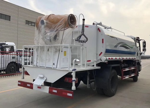 東風(fēng)專底12立方霧炮灑水車圖片 東風(fēng)專底12立方霧炮灑水車圖片