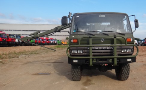 多功能灑水車_東風六驅太陽能光伏板清洗車