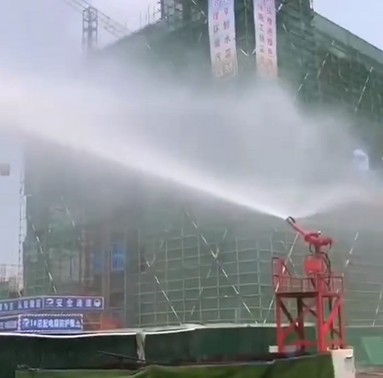 全自動(dòng)灑水車水炮噴出扇形水花圖片 全自動(dòng)灑水車水炮噴出扇形水花圖片