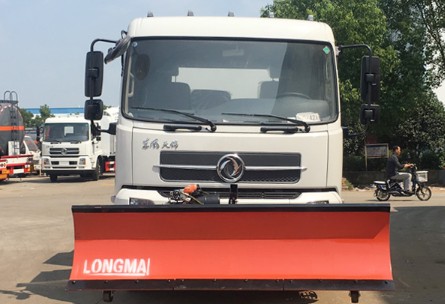 東風(fēng)天錦推鏟灑水車圖片 東風(fēng)天錦推鏟灑水車圖片