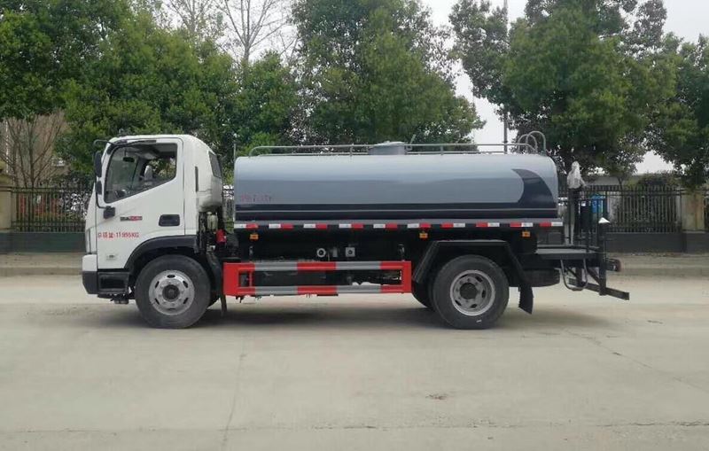 綠化灑水車圖片 綠化灑水車圖片