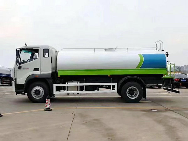 12噸灑水車參數(shù)_12-14噸國六福田瑞沃綠化灑水車價格多少錢?4