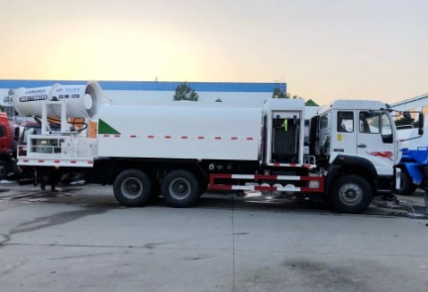 50-120米重汽斯太爾后雙橋抑塵車 50-120米重汽斯太爾后雙橋抑塵車