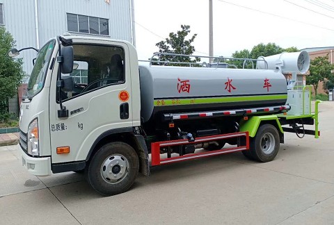 5噸灑水車多重_國(guó)六5方大運(yùn)黃牌綠化灑水車廠家價(jià)格