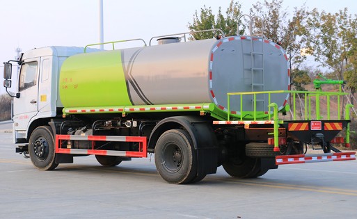 12方灑水車可以裝多少噸水_國六12噸東風專用底盤D3L綠化灑水車廠家價格