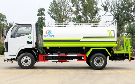 5噸灑水車(chē)參數(shù)_國(guó)六5噸東風(fēng)小福瑞卡綠化灑水車(chē)廠家價(jià)格