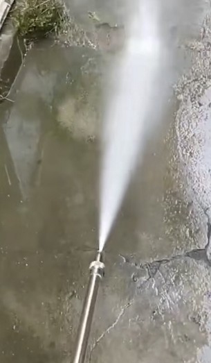 灑水車上安裝的打藥機(jī)噴頭圖片 灑水車上安裝的打藥機(jī)噴頭圖片