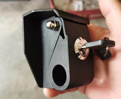 消防車卷簾門門把手及鑰匙 消防車卷簾門門把手及鑰匙