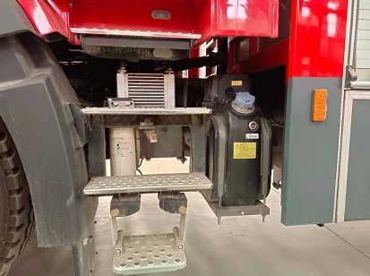 消防車雙排駕駛室前排|后排腳踏板多種樣式圖片 消防車雙排駕駛室前排|后排腳踏板多種樣式圖片