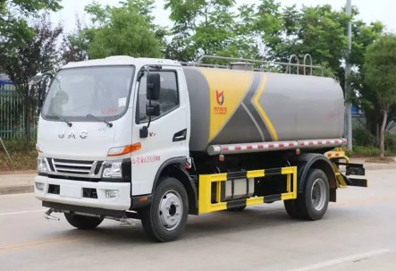 8噸灑水車價(jià)格_國(guó)六8-10噸江淮駿鈴綠化灑水車廠家價(jià)格