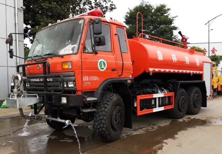 國(guó)六8.5方東風(fēng)六驅(qū)灑水車(chē)圖片 國(guó)六8.5方東風(fēng)六驅(qū)灑水車(chē)圖片