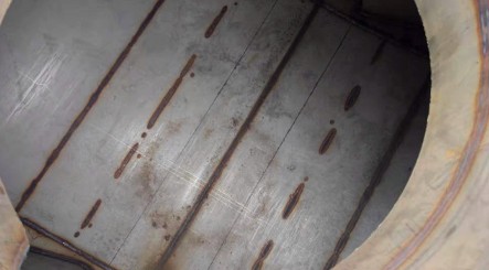 普通304不銹鋼運水車罐體內(nèi)部 普通304不銹鋼運水車罐體內(nèi)部