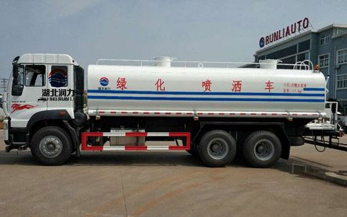 重汽斯太爾310馬力22方灑水車實車展示 重汽斯太爾310馬力22方灑水車實車展示