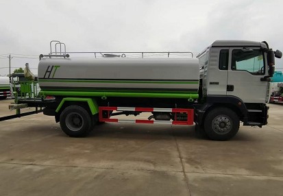 國六重汽汕德卡15方灑水車圖片 國六重汽汕德卡15方灑水車圖片