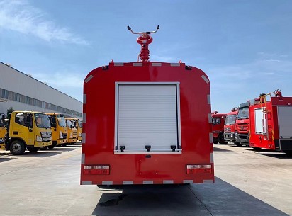 國(guó)六東風(fēng)凱普特8方消防灑水車圖片 國(guó)六東風(fēng)凱普特8方消防灑水車圖片