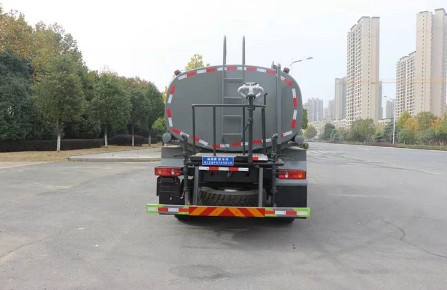 國六六驅(qū)越野版東風(fēng)天錦后雙橋10噸灑水車 國六六驅(qū)越野版東風(fēng)天錦后雙橋10噸灑水車