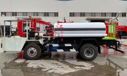 湖北江南防爆無軌膠輪灑水車 湖北江南防爆無軌膠輪灑水車