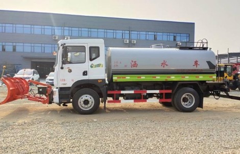 灑水車加裝除雪推鏟 灑水車加裝除雪推鏟