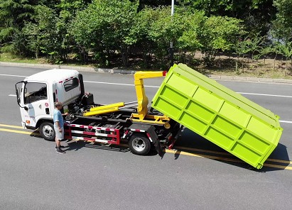 國六大運藍牌勾臂垃圾車圖片 國六大運藍牌勾臂垃圾車圖片