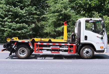 國六大運藍牌勾臂垃圾車圖片 國六大運藍牌勾臂垃圾車圖片