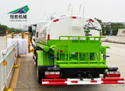 灑水車加裝護(hù)欄清洗設(shè)備 灑水車加裝護(hù)欄清洗設(shè)備