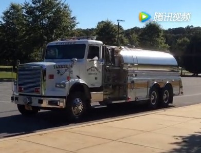 進(jìn)口灑水車圖片 進(jìn)口灑水車圖片