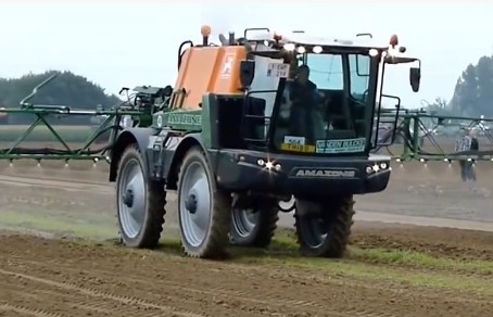 國外農(nóng)業(yè)用途灑水車 國外農(nóng)業(yè)用途灑水車