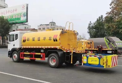 國(guó)六12方東風(fēng)多利卡D9灑水車(chē)帶防撞緩沖車(chē) 國(guó)六12方東風(fēng)多利卡D9灑水車(chē)帶防撞緩沖車(chē)
