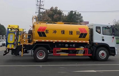 國(guó)六12方東風(fēng)多利卡D9灑水車(chē)帶防撞緩沖車(chē) 國(guó)六12方東風(fēng)多利卡D9灑水車(chē)帶防撞緩沖車(chē)