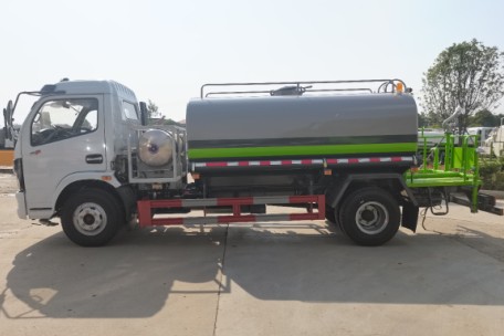 國六東風(fēng)福瑞卡天然氣灑水車多方位圖片 國六東風(fēng)福瑞卡天然氣灑水車多方位圖片