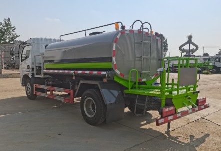 國六東風(fēng)福瑞卡天然氣灑水車多方位圖片 國六東風(fēng)福瑞卡天然氣灑水車多方位圖片