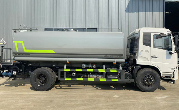 國(guó)六東風(fēng)天錦拉熱水的灑水車 國(guó)六東風(fēng)天錦拉熱水的灑水車