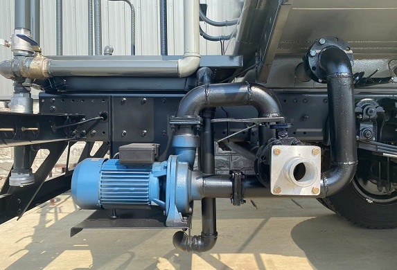 國(guó)六東風(fēng)天錦拉熱水的灑水車 國(guó)六東風(fēng)天錦拉熱水的灑水車