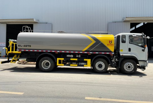 國(guó)六大運(yùn)新款致勝小三軸20方灑水車(chē) 國(guó)六大運(yùn)新款致勝小三軸20方灑水車(chē)