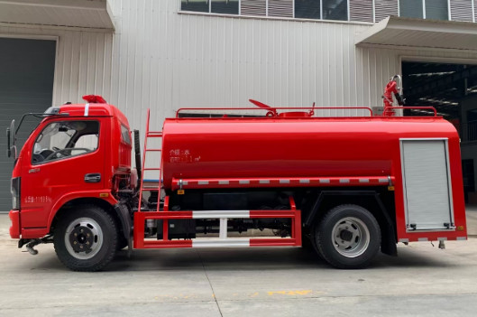 東風(fēng)福瑞卡|東風(fēng)多利卡8.5方消防灑水車 東風(fēng)福瑞卡|東風(fēng)多利卡8.5方消防灑水車